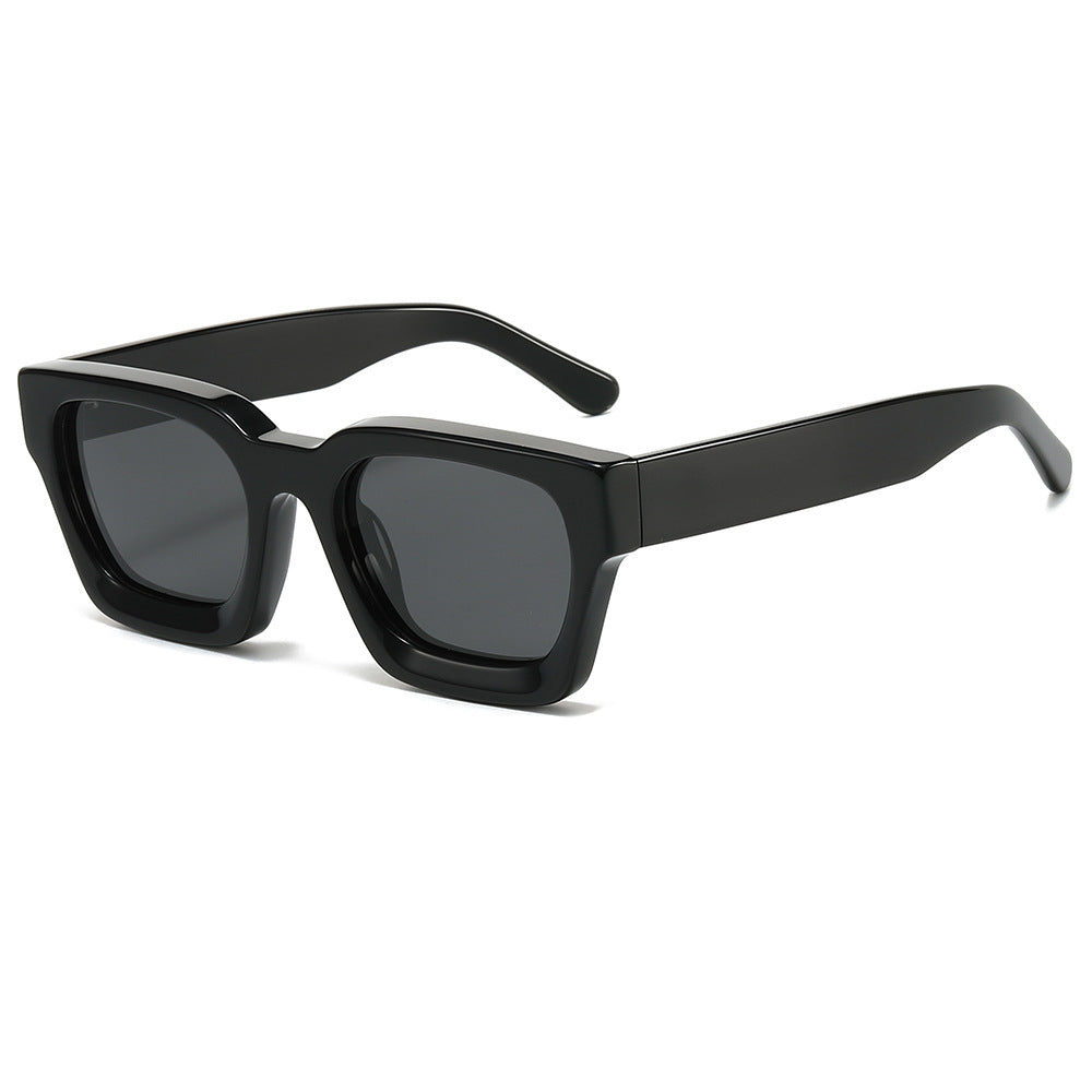 Dame designer solbrille med moderne, kvadratisk ramme og UV-beskyttelse Luvikno
