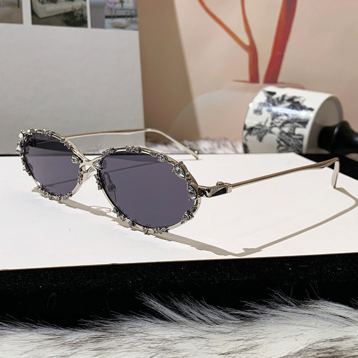 Dame ekstravagant oversized solbrille med futuristisk design Luvikno