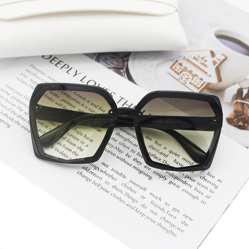 Dame Designer-solbrille i elegant hexagon-design Luvikno