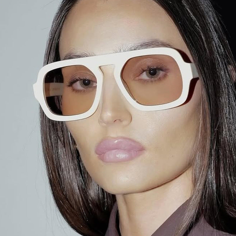 Dame moteriktig solbrille i moderne retro-stil Luvikno