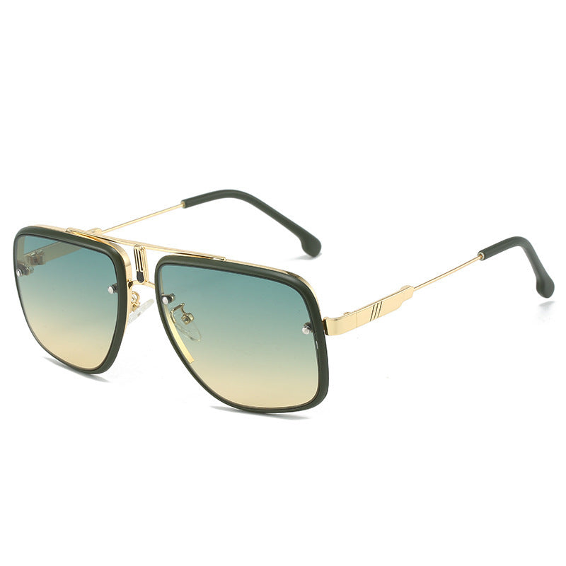 Dame moteriktig oversized solbrille med gull detaljer Luvikno