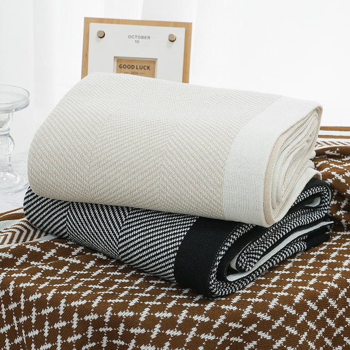 Kvinnelig Elegant Snuggle Blanket laget av Myk Strikk med Geometrisk Mønster Luvikno