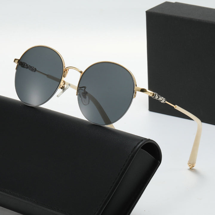 Dame rund solbrille med elegant metallramme og komfortable nesepads Luvikno
