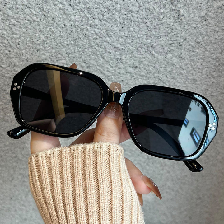 Dame moteriktig oversized solbrille i elegant design Luvikno