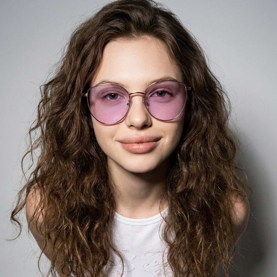 Dame geometrisk solbrille med smal metallramme Luvikno