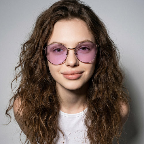 Dame geometrisk solbrille med smal metallramme Luvikno