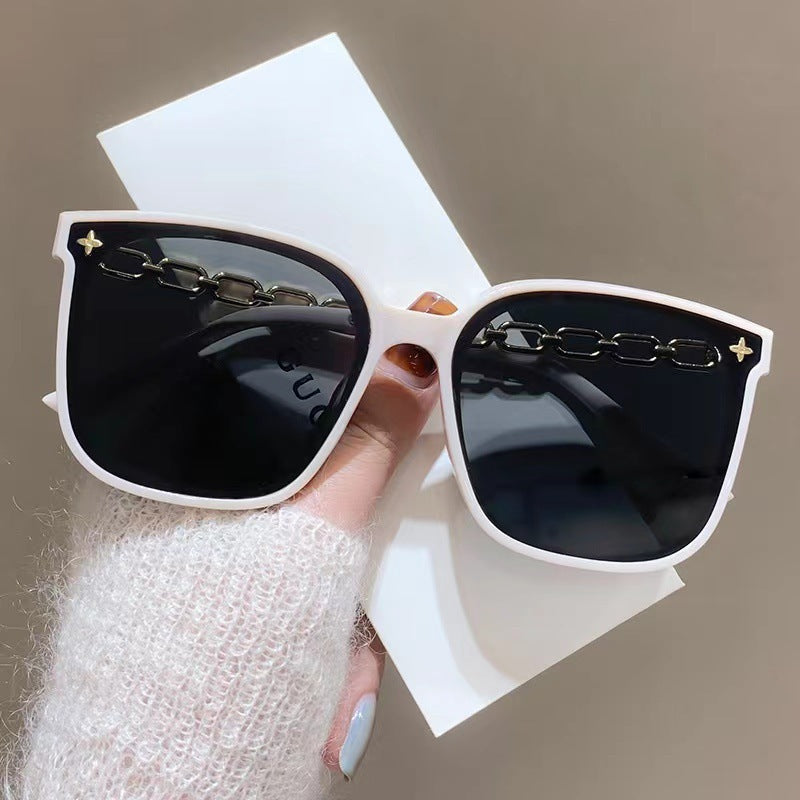 Dame ekstrastor solbrille med modig kjedeinnramming Luvikno