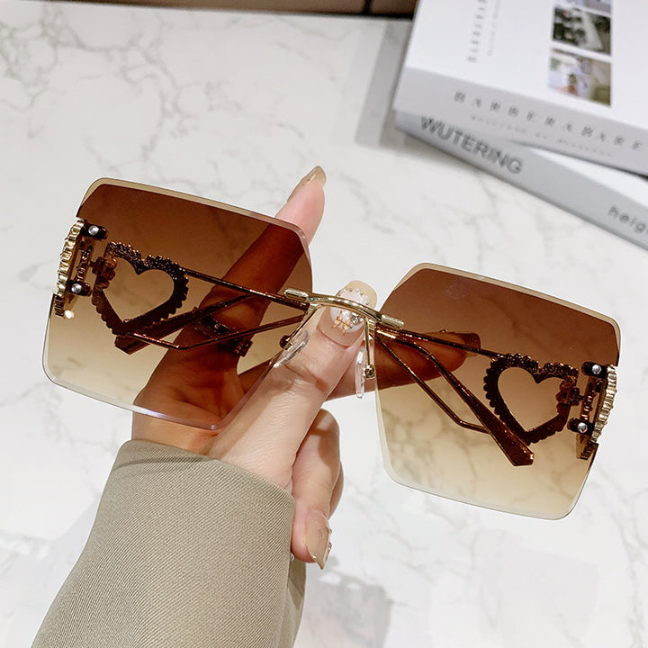 Dame moteriktig solbrille med trendy hjerte-design Luvikno