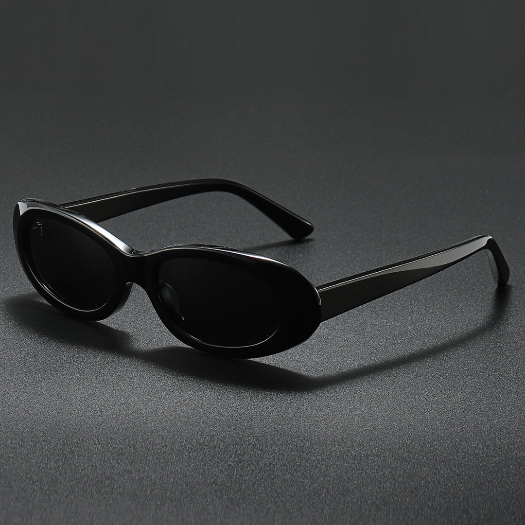 Dame moteriktig solbrille i elegant akvarellstil Luvikno