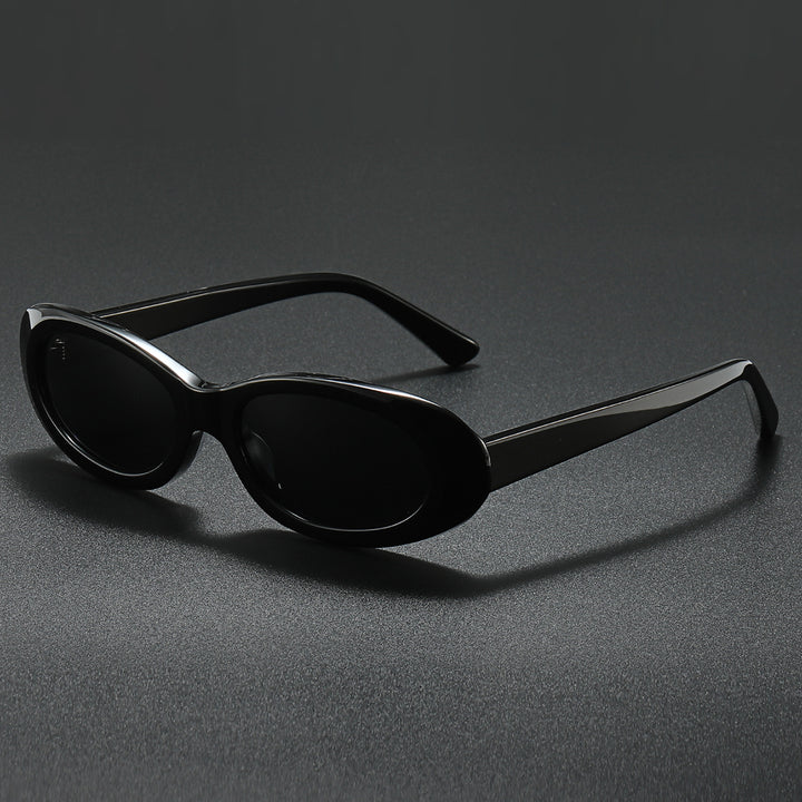 Dame moteriktig solbrille i elegant akvarellstil Luvikno