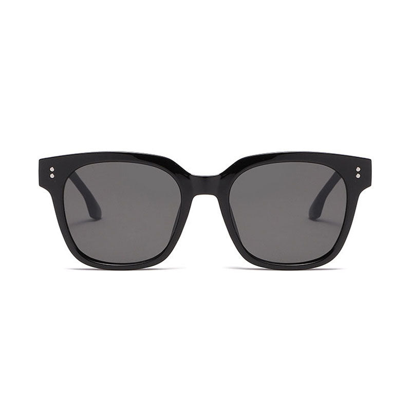 Dame solbrille i innovativ design med bred ramme Luvikno