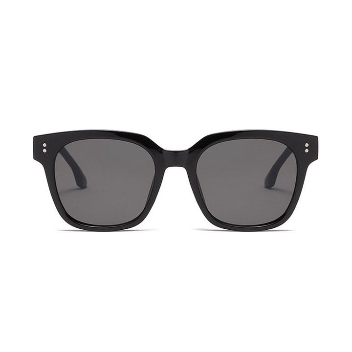 Dame solbrille i innovativ design med bred ramme Luvikno