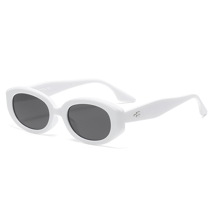Dame moteriktig solbrille med moderne, oval ramme Luvikno