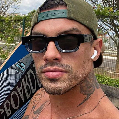Dame moteriktig solbrille i elegant, kantet design Luvikno