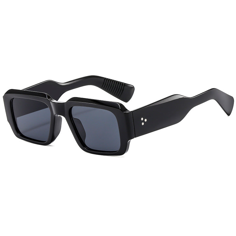 Dame Stilig Solbrille i urbant stil Luvikno