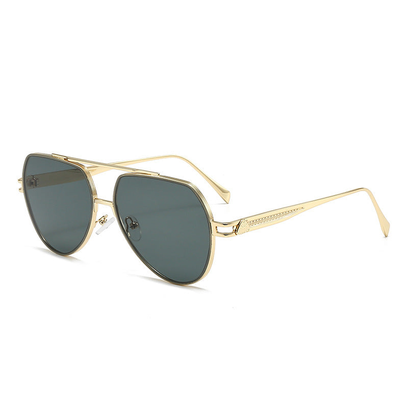 Dame Designer-solbrille i stilfull, bølget metallramme Luvikno