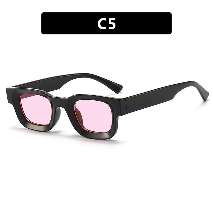 Dame moteriktig solbrille i elegant, kantet design Luvikno