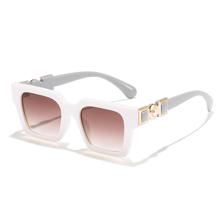 Dame moteriktig solbrille med glamorøst ramme Luvikno
