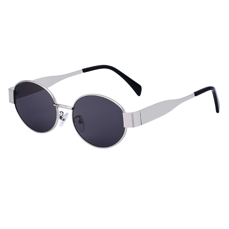 Dame moteriktig solbrille i elegant oval design Luvikno