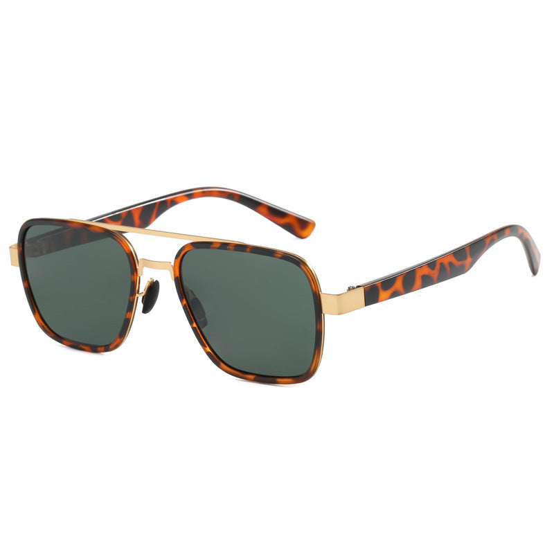 Dame moteriktig solbrille med firkantet ramme og innovative linser Luvikno