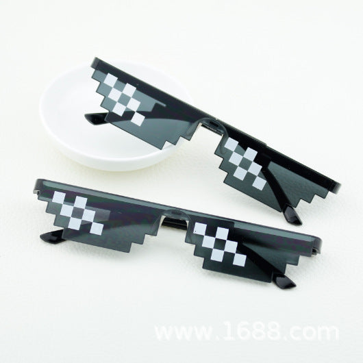 Dame solbriller i trendy pixel-design Luvikno