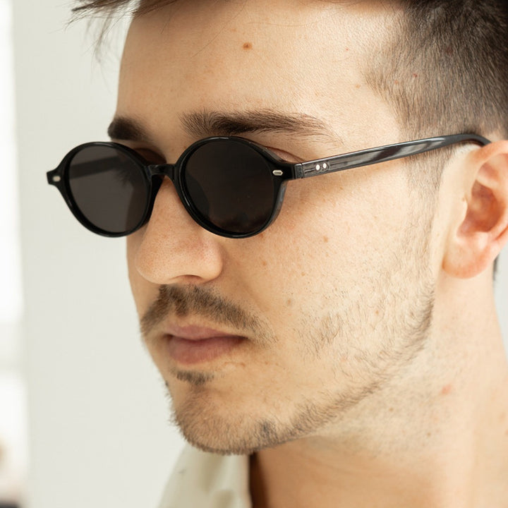 Dame rund solbrille med moderne design og polariserte glass Luvikno