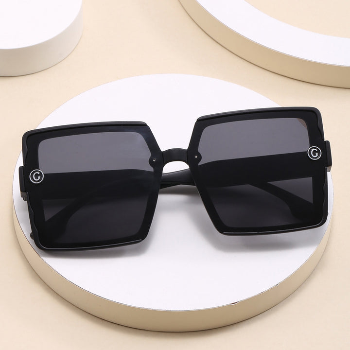 Dame kvadratisk solbrille med moderne design Luvikno