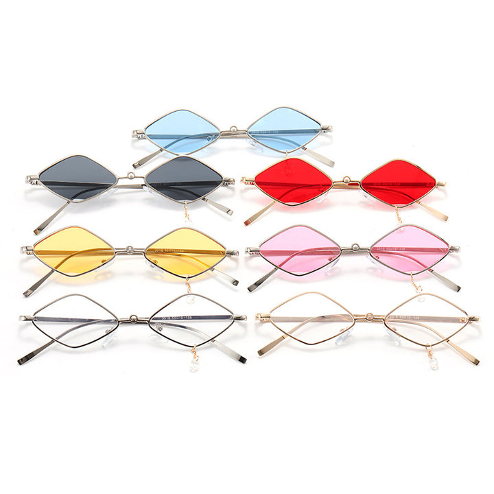 Dame moteriktig solbrille med fasettert ramme Luvikno