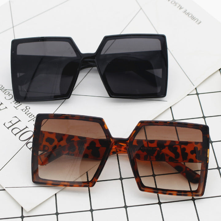 Dame Mote Oversized Solbriller med kantet design Luvikno