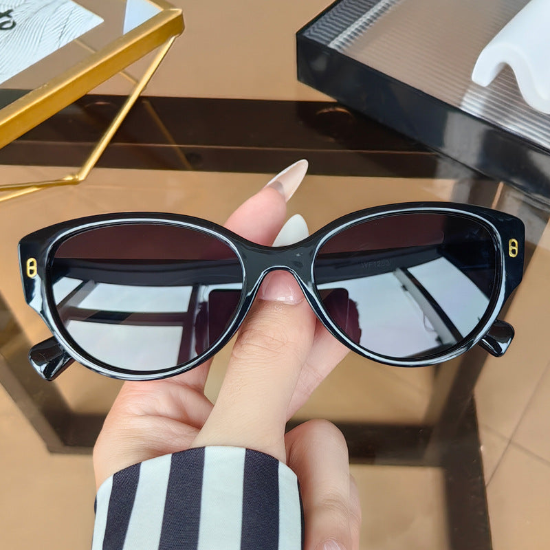 Dame Cat-Eye Solbrille med moderne plastikkramme Luvikno