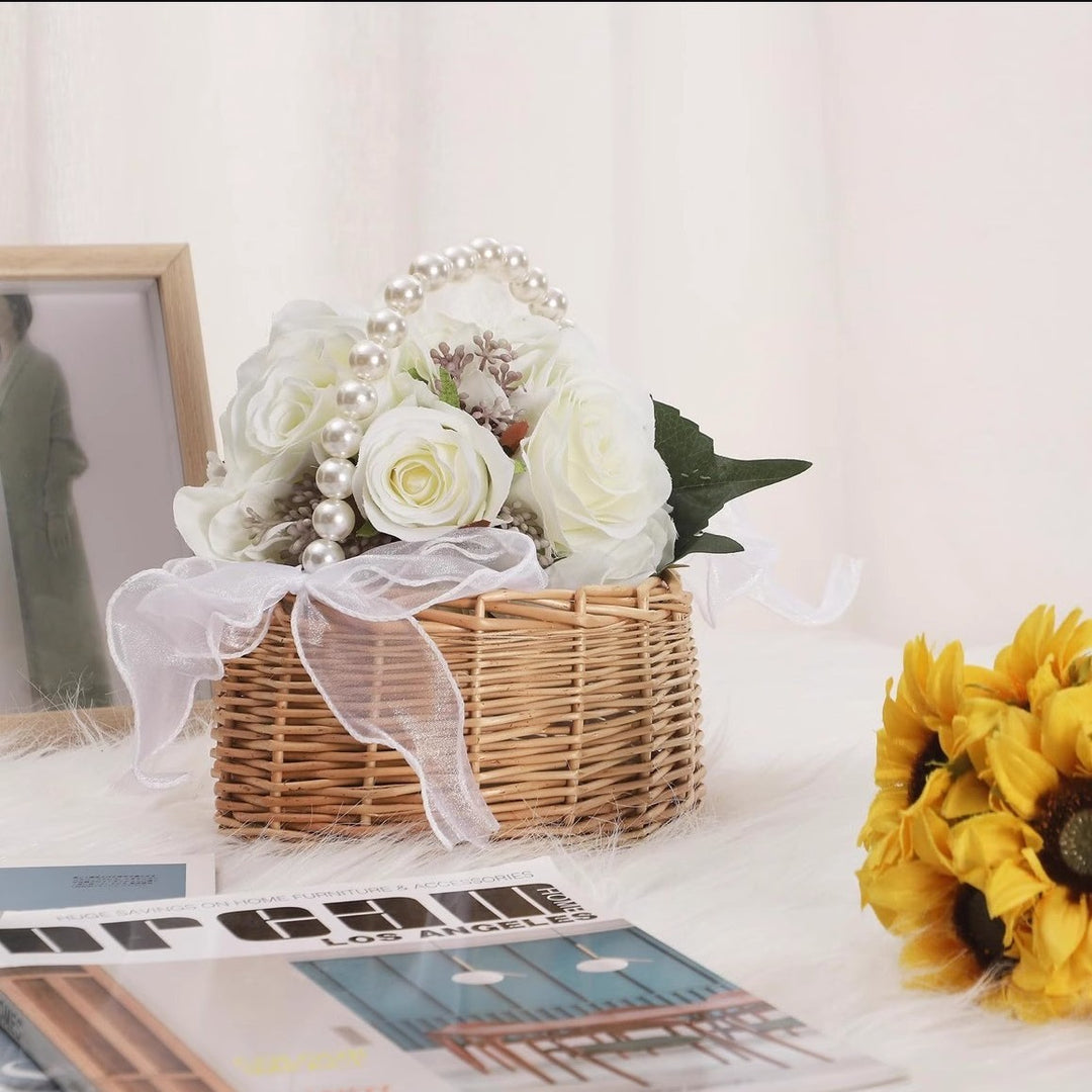 Dame blomsterkurv med elegant perlepynt Luvikno