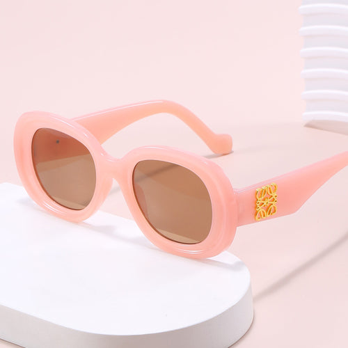 Dame moteriktig vintage-solbrille med spesielle dekorasjoner Luvikno