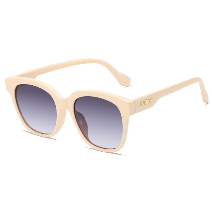 Damer klassisk solbrille med moderne oversized ramme Luvikno
