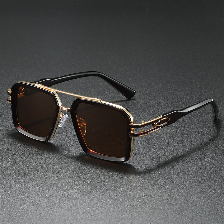 Dame moteriktig solbrille i moderne kantet design Luvikno