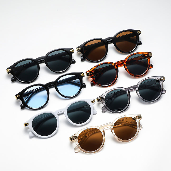 Dame moteriktig solbrille med transparent ramme og robuste glass Luvikno