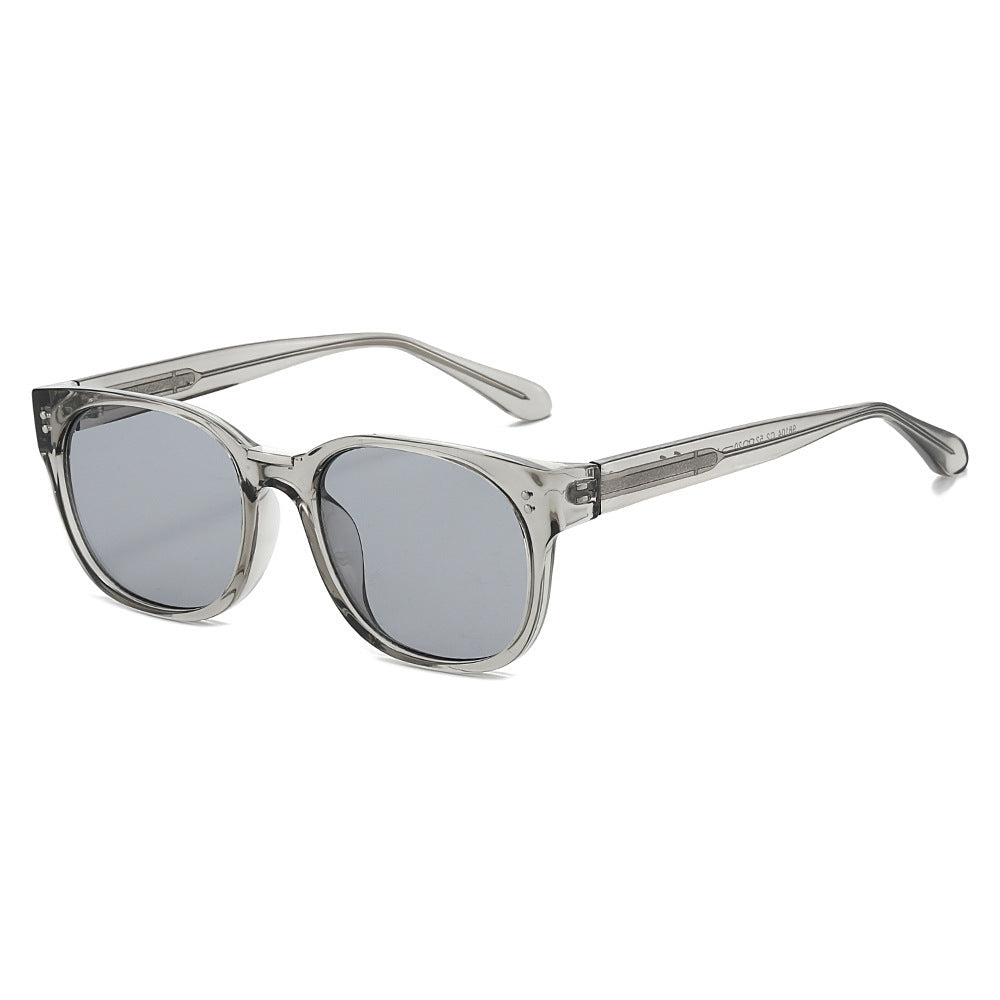 Dame moteriktig solbrille med gjennomsiktig ramme og elegante detaljer Luvikno