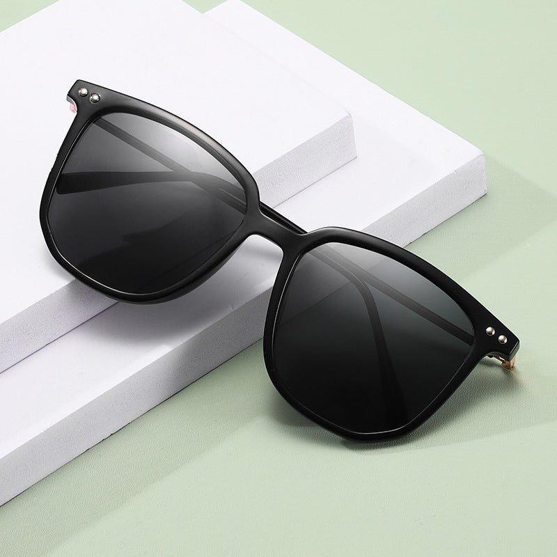 Dame moteriktig oversized solbrille med robust ramme og UV-beskyttelse Luvikno