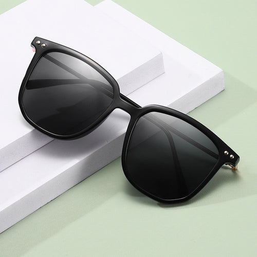 Dame moteriktig oversized solbrille med robust ramme og UV-beskyttelse Luvikno