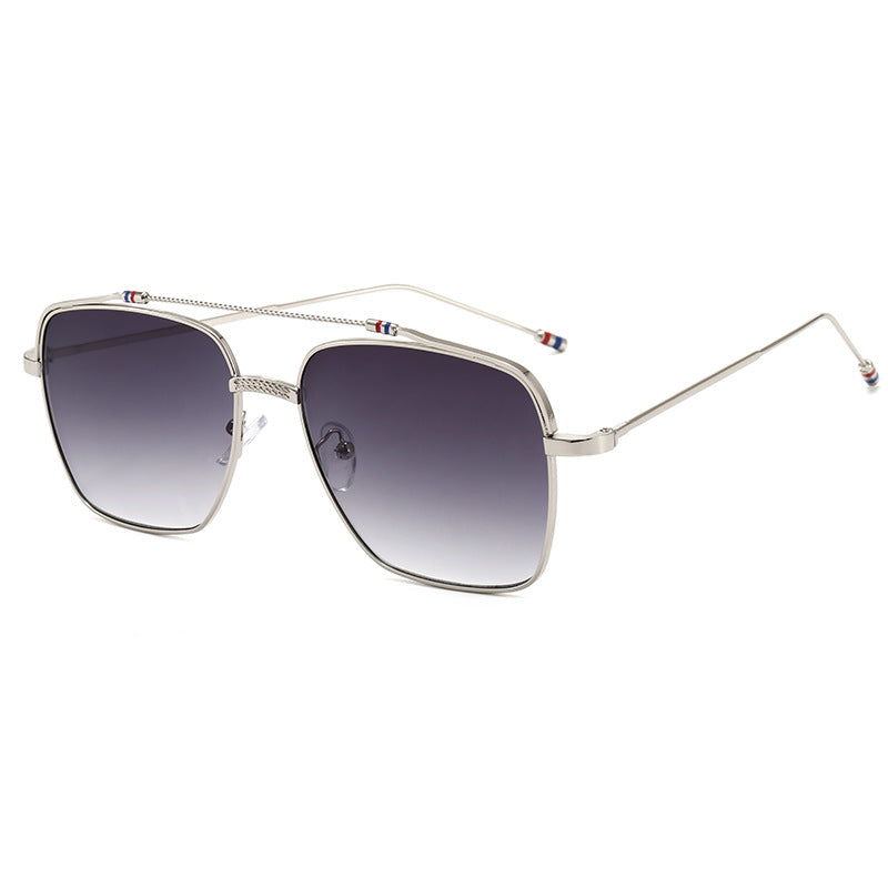 Dame moteriktig buet brille med smal metallramme Luvikno