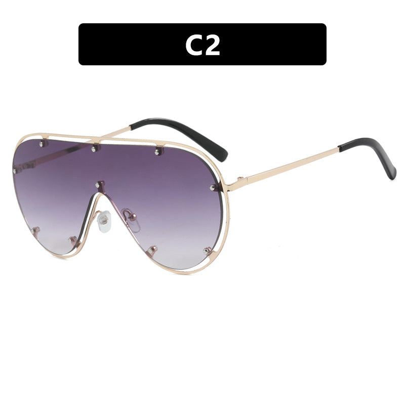 Dame moteriktig oversized solbrille i stilig retro-design Luvikno