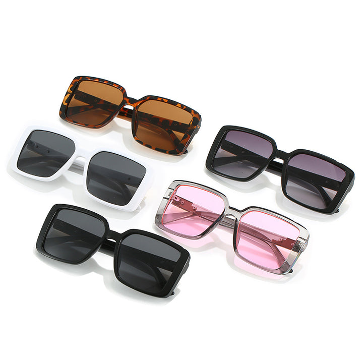 Dame moteriktig firkantet solbrille med trendy detaljer Luvikno