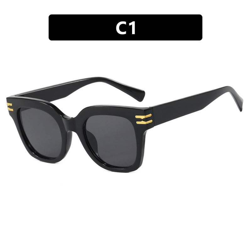 Dame moteriktig solbrille med elegante aksenter Luvikno