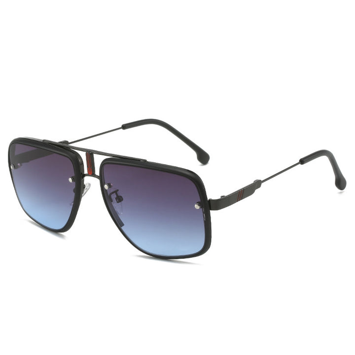 Dame moteriktig oversized solbrille med gull detaljer Luvikno