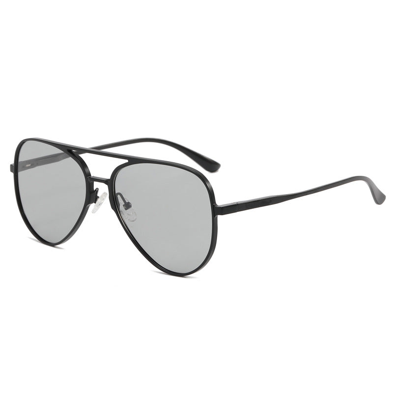 Dame pilot solbrille med UV-beskyttelse og elegant ramme Luvikno
