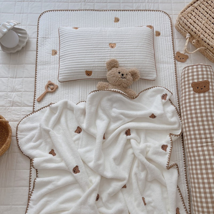 Unisex koseserie med søte bjørnmotiver Luvikno