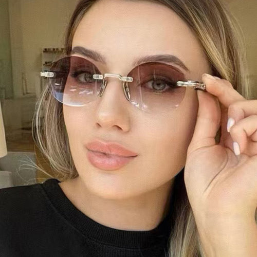 Dame rund solbrille med elegant treinnramme og UV-beskyttelse Luvikno