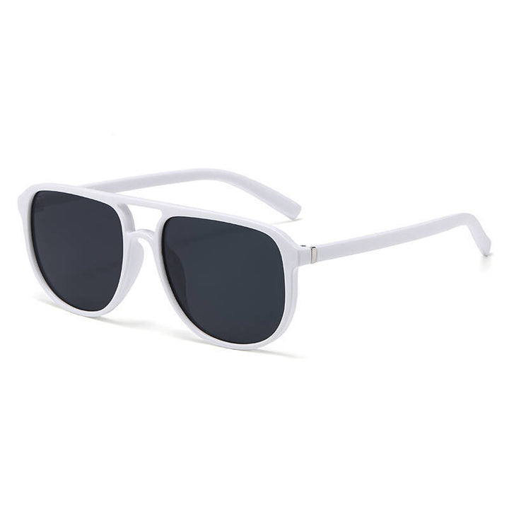 Dame moteriktig solbrille i elegant kvadratdesign Luvikno
