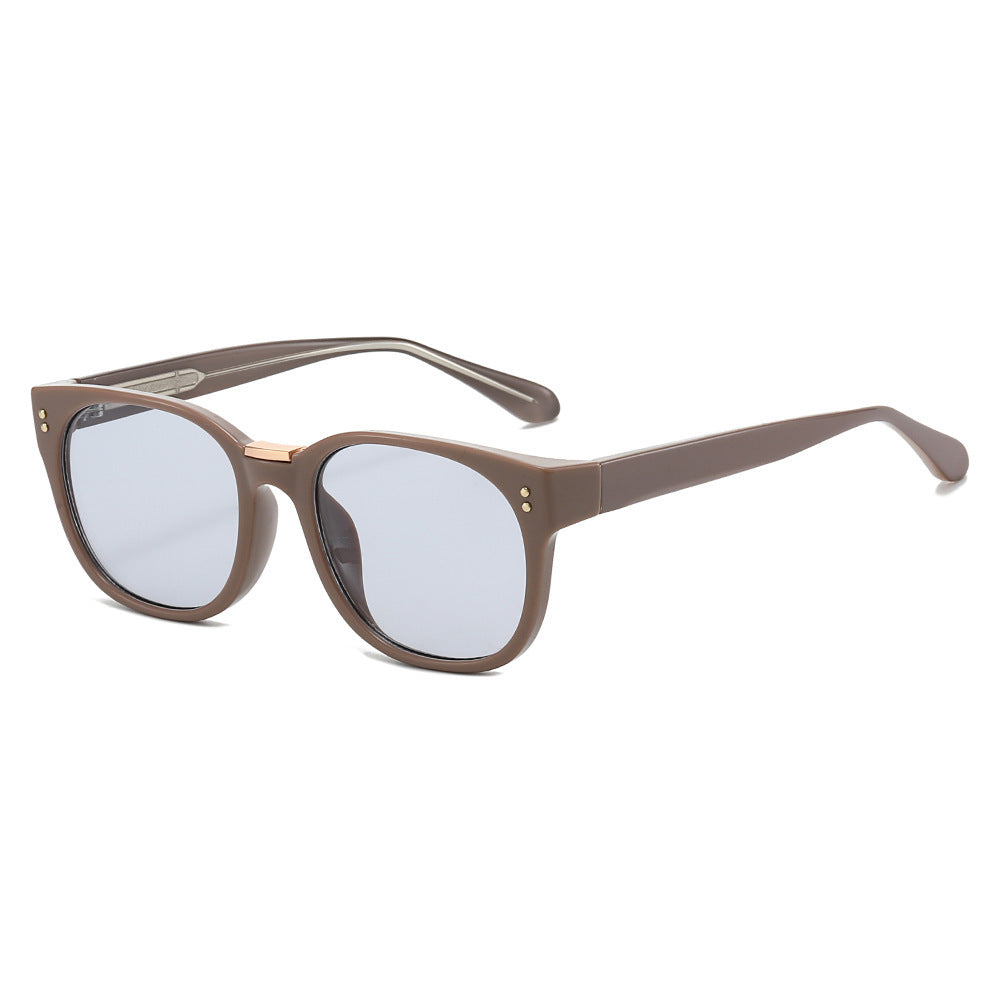 Dame moteriktig solbrille med gjennomsiktig ramme og elegante detaljer Luvikno