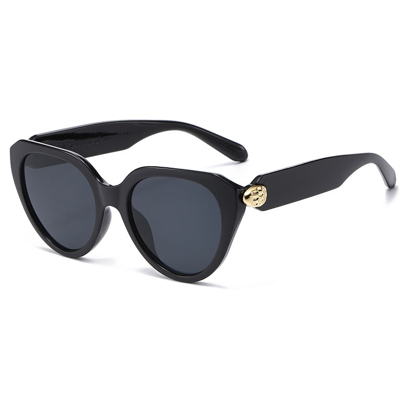 Dame Cat-Eye solbriller med gullige detaljer og beskyttende UV-filter Luvikno