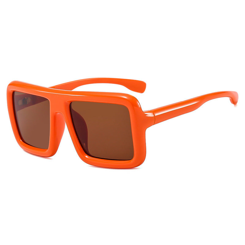 Dame solbrille i moderne, rektangulære design med høy UV-beskyttelsesfunksjon Luvikno